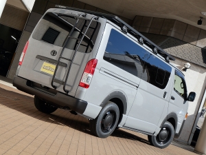 ハイエースバンディーゼル4WD　丸目カスタム　ネオクラシック