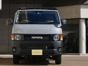 ハイエースバンディーゼル4WD　丸目カスタム　ネオクラシック