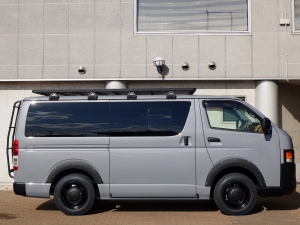 ハイエースバンディーゼル4WD　丸目カスタム　ネオクラシック