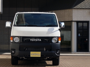 ハイエースバンディーゼル4WD　丸目カスタム　ネオクラシック