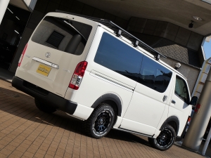 ハイエースバンディーゼル4WD　丸目カスタム　ネオクラシック