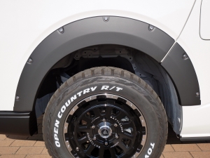 ハイエースバンディーゼル4WD　丸目カスタム　ネオクラシック