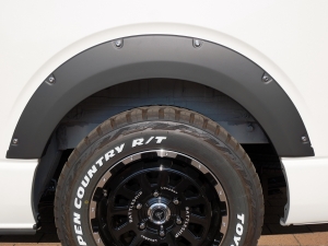 ハイエースバンディーゼル4WD　丸目カスタム　ネオクラシック