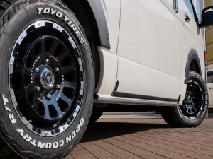 ハイエースバンディーゼル4WD　丸目カスタム　ネオクラシック