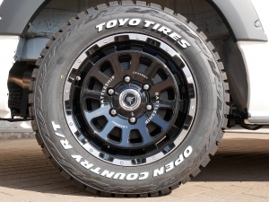 ハイエースバンディーゼル4WD　丸目カスタム　ネオクラシック