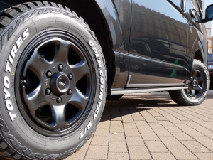 ハイエースバンディーゼル4WD　丸目カスタム　ネオクラシック