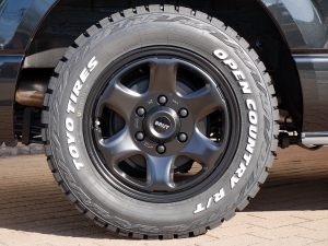 ハイエースバンディーゼル4WD　丸目カスタム　ネオクラシック
