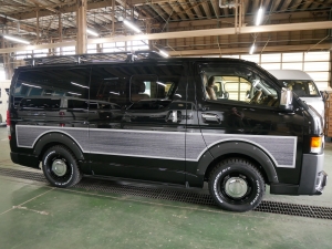 ハイエースバンディーゼル4WD　丸目カスタム　ネオクラシック