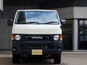 ハイエースバンディーゼル4WD　丸目カスタム　ネオクラシック