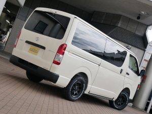 ハイエースバンディーゼル4WD　丸目カスタム　ネオクラシック