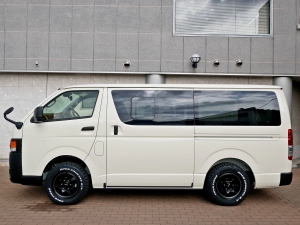 ハイエースバンディーゼル4WD　丸目カスタム　ネオクラシック