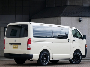 ハイエースバンディーゼル4WD　丸目カスタム　ネオクラシック