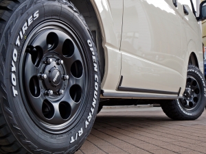 ハイエースバンディーゼル4WD　丸目カスタム　ネオクラシック
