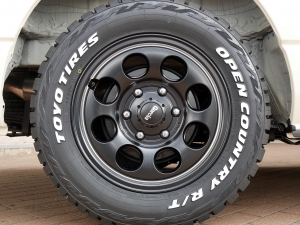ハイエースバンディーゼル4WD　丸目カスタム　ネオクラシック
