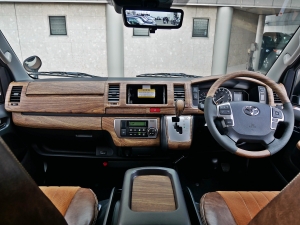 ハイエースバンディーゼル4WD　丸目カスタム　ネオクラシック