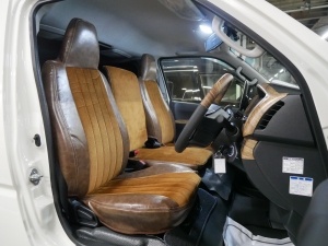 ハイエースバンDX　4WD　ディーゼル　丸目