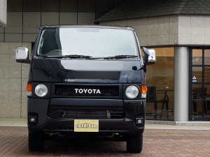 ハイエースバンディーゼル4WD　丸目カスタム　ネオクラシック
