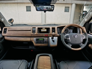 ハイエースバンディーゼル4WD　丸目カスタム　ネオクラシック
