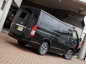 ハイエースバン新車アウトレットディーゼル4WD　丸目カスタム　ネオクラシック