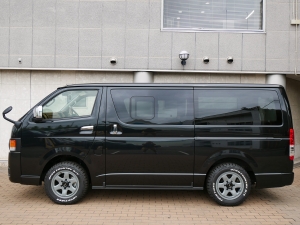 ハイエースバン新車アウトレットディーゼル4WD　丸目カスタム　ネオクラシック