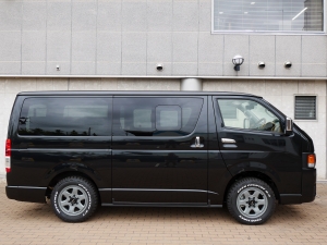 ハイエースバン新車アウトレットディーゼル4WD　丸目カスタム　ネオクラシック