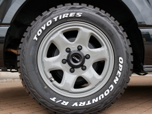 ハイエースバン新車アウトレットディーゼル4WD　丸目カスタム　ネオクラシック