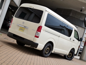 ハイエースバン新車アウトレット特設カラーライトイエロー　安全装備付き