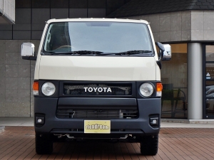 ハイエースバン新車アウトレットディーゼル4WD　丸目カスタム　ネオクラシック