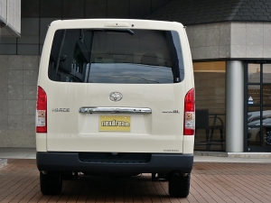 ハイエースバン新車アウトレットディーゼル4WD　丸目カスタム　ネオクラシック