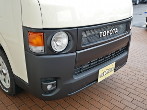 ハイエースバン新車アウトレットディーゼル4WD　丸目カスタム　ネオクラシック