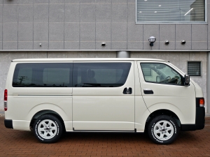 ハイエースバン新車アウトレットディーゼル4WD　丸目カスタム　ネオクラシック