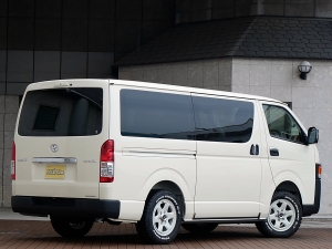 ハイエースバン新車アウトレットディーゼル4WD　丸目カスタム　ネオクラシック