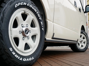 ハイエースバン新車アウトレットディーゼル4WD　丸目カスタム　ネオクラシック