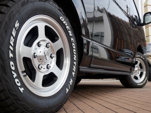 ハイエースバンディーゼル4WD　丸目カスタム　ネオクラシック