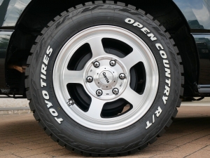 ハイエースバンディーゼル4WD　丸目カスタム　ネオクラシック