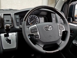 ハイエースバンディーゼル4WD　丸目カスタム　ネオクラシック
