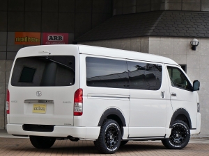 ハイエースバン新車アウトレットマイナーチェンジモデル バンライフカスタム