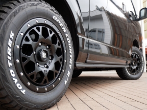 ハイエースバンディーゼル4WD　丸目カスタム　ネオクラシック