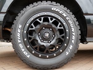 ハイエースバンディーゼル4WD　丸目カスタム　ネオクラシック