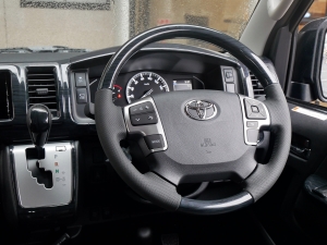 ハイエースバンディーゼル4WD　丸目カスタム　ネオクラシック