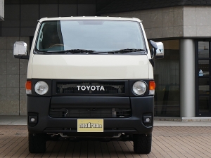 ハイエースバン新車アウトレットディーゼル4WD　丸目カスタム　ネオクラシック
