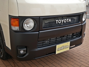 ハイエースバン新車アウトレットディーゼル4WD　丸目カスタム　ネオクラシック