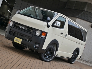 ハイエースバン新車アウトレットディーゼル4WD　丸目カスタム　ネオクラシック