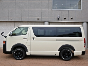 ハイエースバン新車アウトレットディーゼル4WD　丸目カスタム　ネオクラシック
