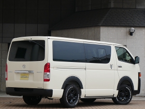 ハイエースバン新車アウトレットディーゼル4WD　丸目カスタム　ネオクラシック