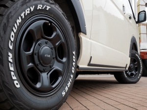 ハイエースバン新車アウトレットディーゼル4WD　丸目カスタム　ネオクラシック