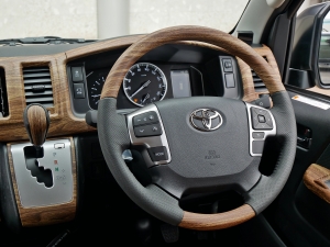 ハイエースバン新車アウトレットディーゼル4WD　丸目カスタム　ネオクラシック