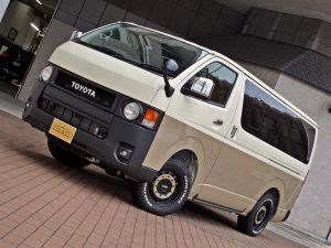 ハイエースバンディーゼル4WD　丸目カスタム　ネオクラシック