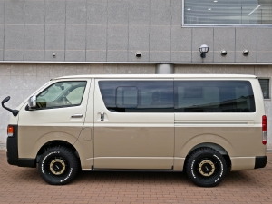 ハイエースバンディーゼル4WD　丸目カスタム　ネオクラシック