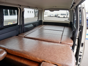 ハイエースバンディーゼル4WD　丸目カスタム　ネオクラシック